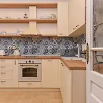 Spacious Vintage 2Br, 2Bath Apartment By Flat Mаnager