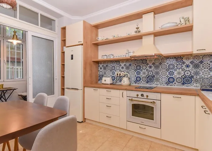 Spacious Vintage 2Br, 2Bath Apartment By Flat Mаnager