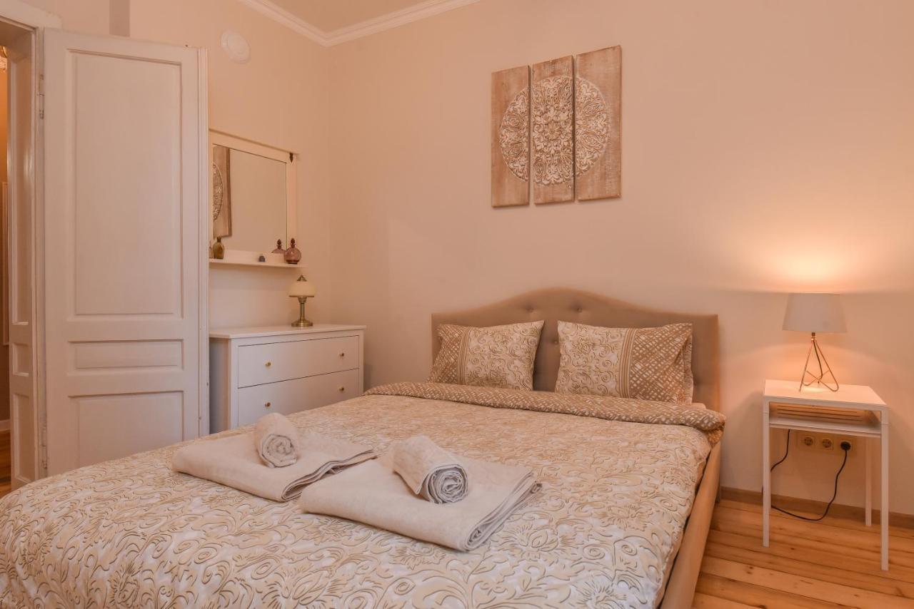 Apartemen Spacious Vintage 2br, 2bath By Flat Mаnager