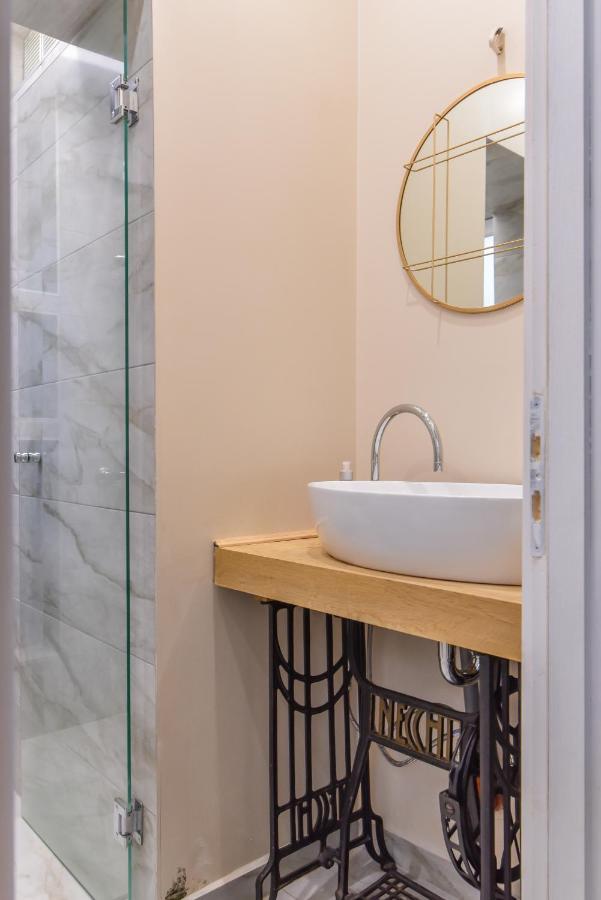 Apartemen Spacious Vintage 2br, 2bath By Flat Mаnager